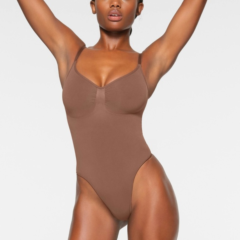 NWOT SKIMS JASPER Sculpting Thong Bodysuit M